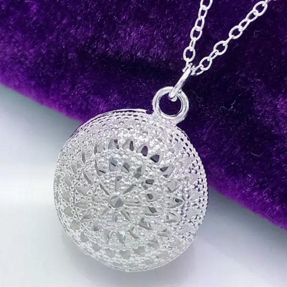 Boho Round Silver Necklace NEW